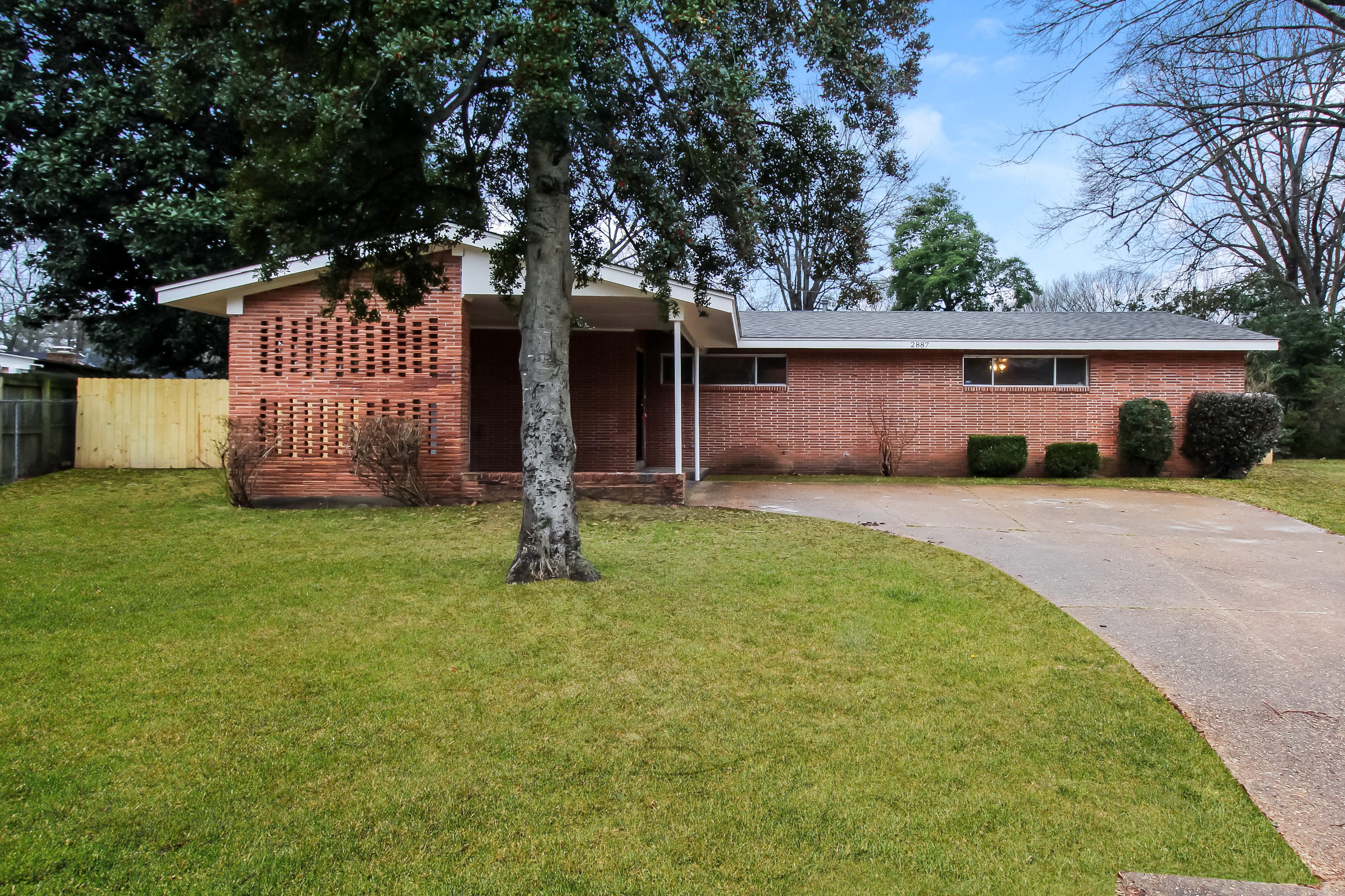 2887 LANDVIEW CV Memphis, TN 38118
